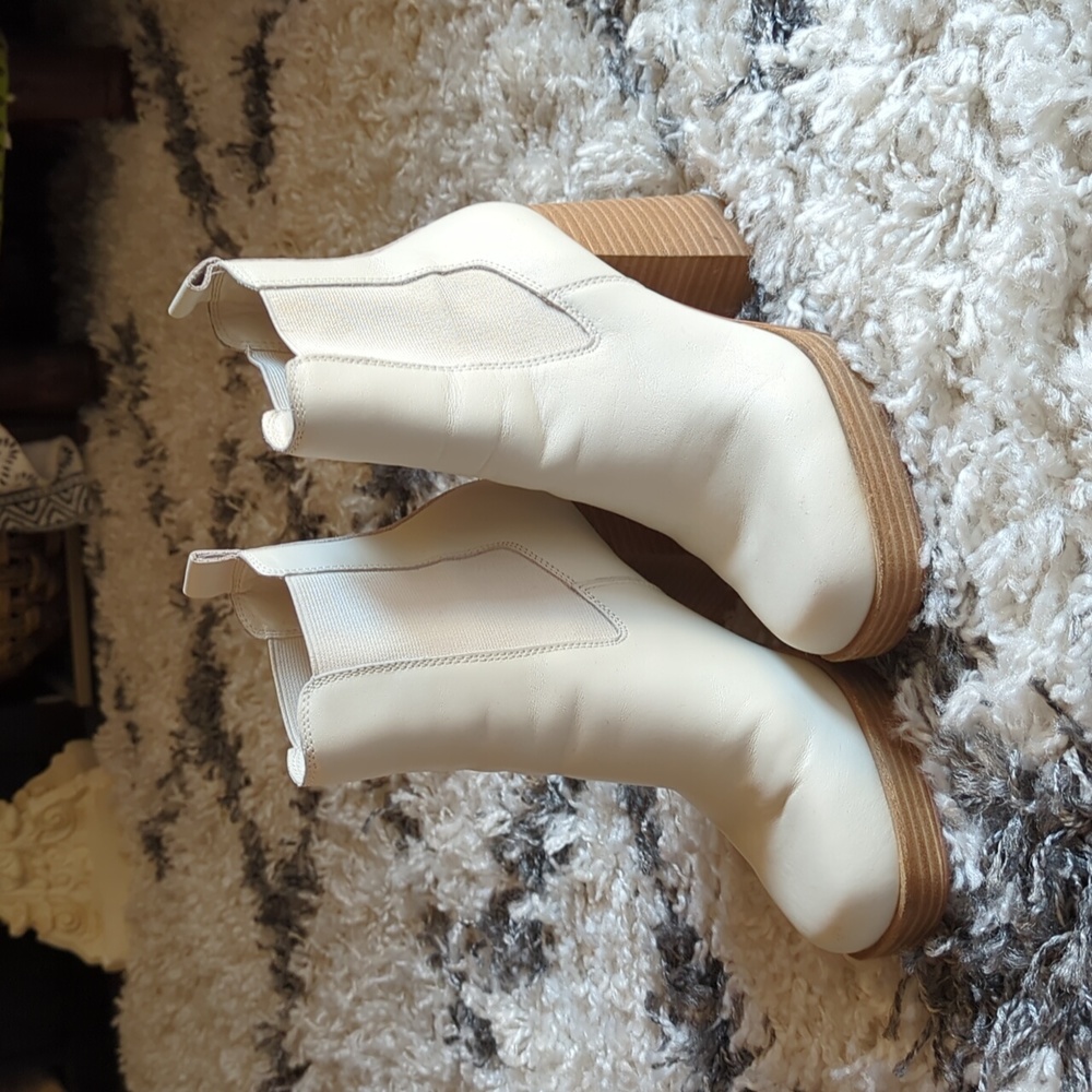 Steve Madden white platform Chelsea boots